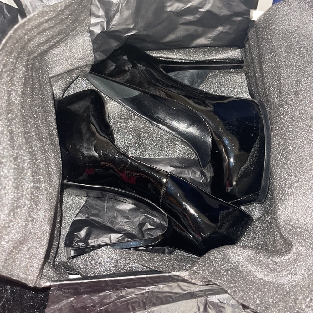 Saint Laurent Black Tribtoo Patent Pumps